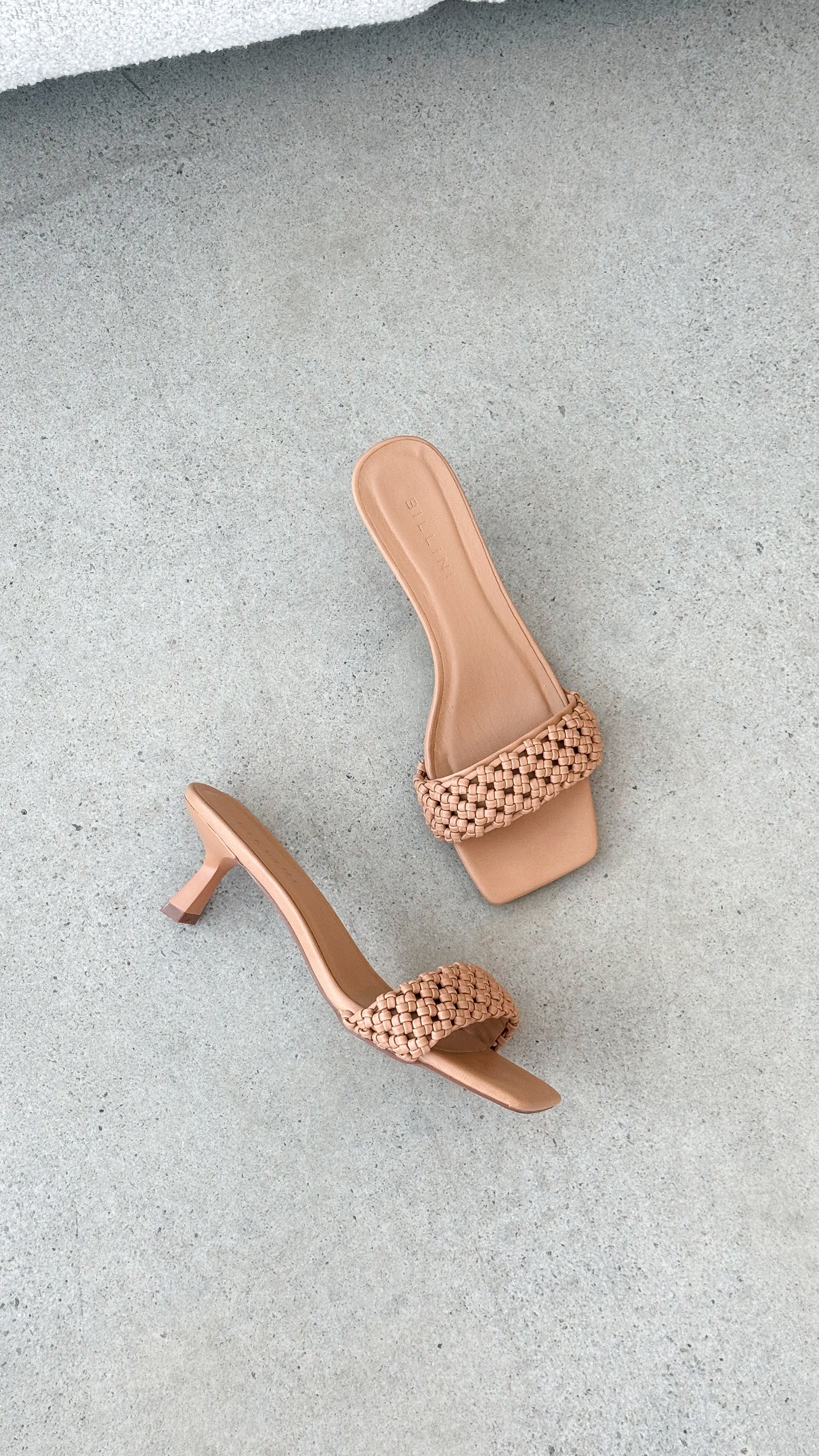 Michelle Heel - Desert